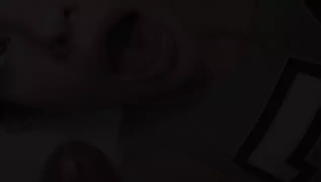 Harter Sex mit jungem Mädchen mit zwei Zöpfen auf dem Kopf