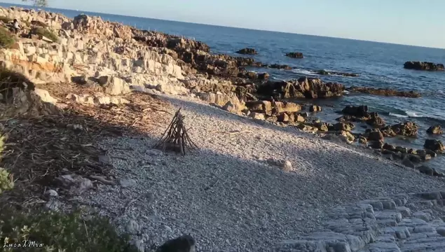 Schneller Sex mit einer Schönheit am öffentlichen Strand in Sotschi