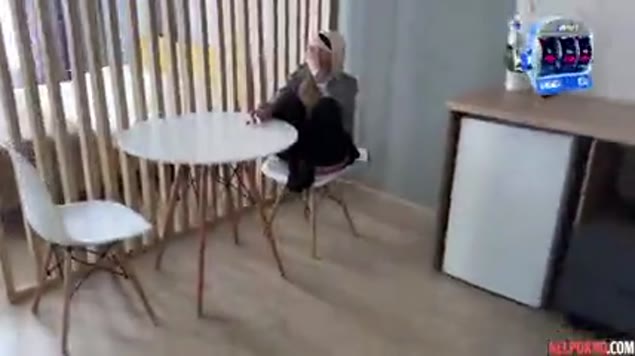 Hellhaarige in Leggings will freundschaftlichen Fick