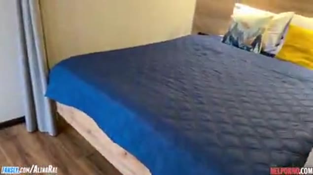 Geile MILF mit dickem Arsch vögelt mit ihrem Stiefsohn im Bad