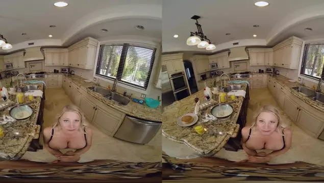 Geile Stiefmutter und Stieftochter ficken mit dem Stiefsohn in VR-Porno